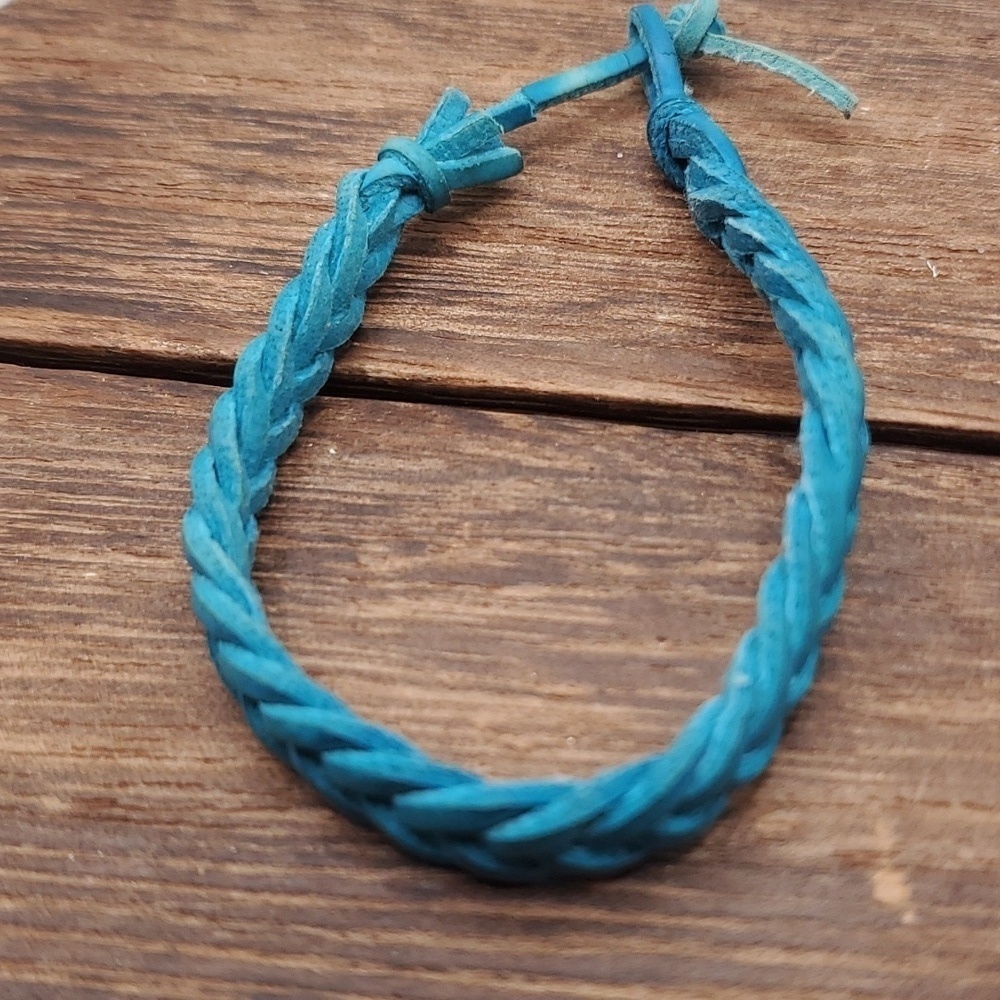 B2511 blue leather braided southwestern bracelet 💙‎